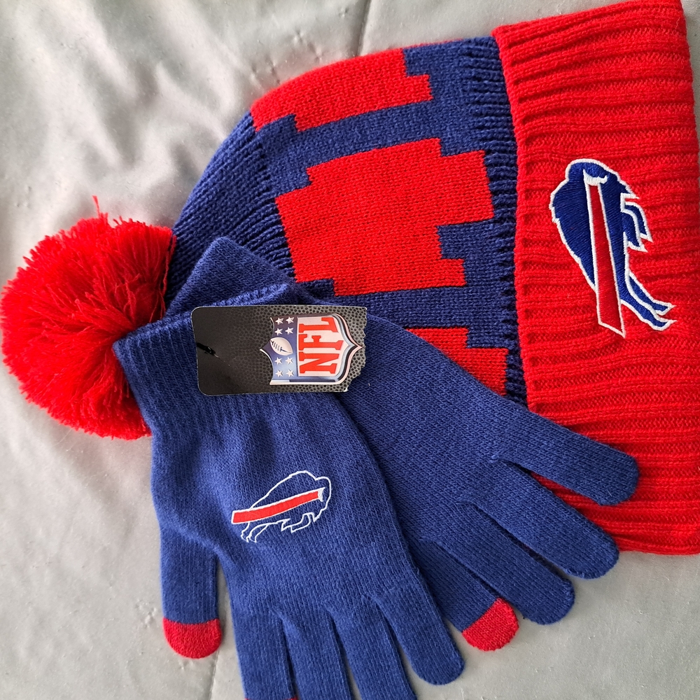 NFL Buffalo Billz Winter Hat and Gloves Set